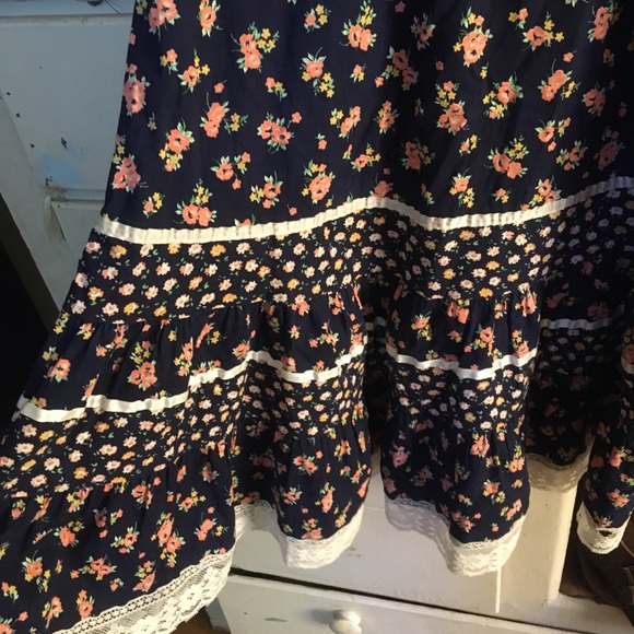 Sweet 70s Gunne Sax *style* calico prairie skirt w/lace trim - Picture 2 of 4